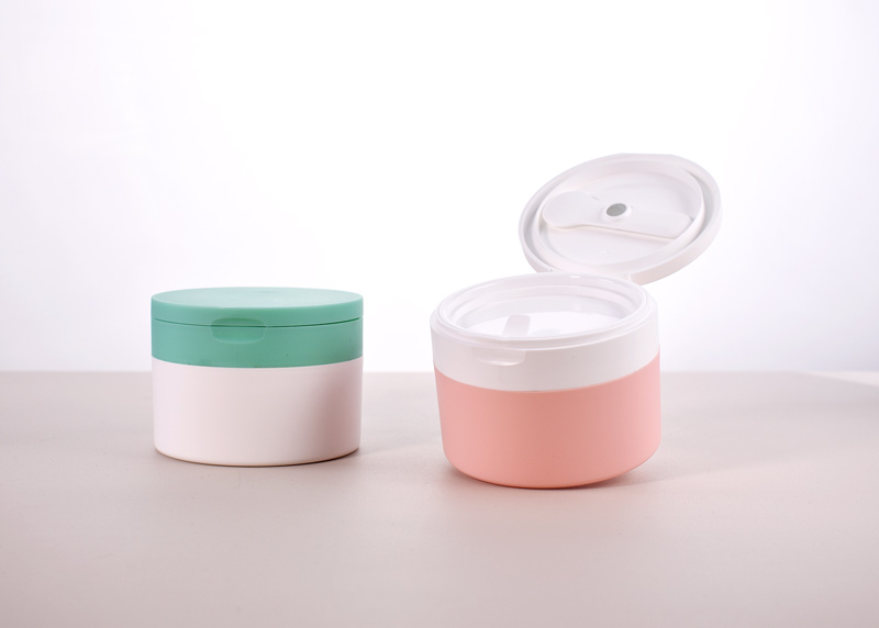 JP-F4-100D81 wholesale custom 100ml Plastic Flip Top Cosmetic Jars With Spatula 100ml empty round PP cosmetic jar with flip top cap and magnetic spatula