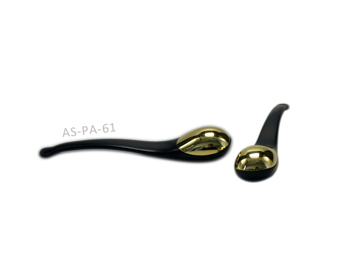 Premium luxury metal makeup spatula for precise application of skincare and cosmetics.
