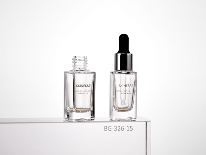 15ml clear square glass bottle, paired with dropper pipette as cosmetic packaging for wholesale and custom design
