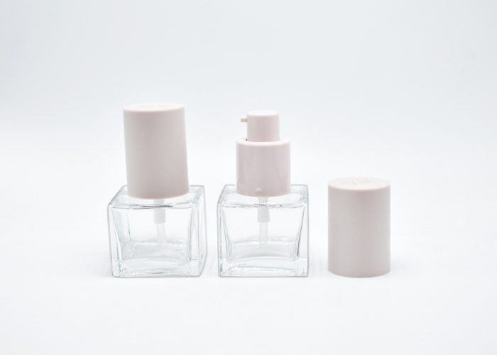 high quality square glass bottle with treatment pump supplied by Rayuen Packaging