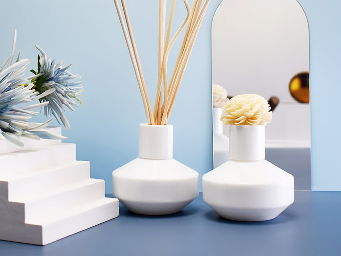 AOG-100M Unique Aroma Diffuser Bottles Opal Glass 100ml (1) Unique Aroma Diffuser Bottles Opal Glass 100ml