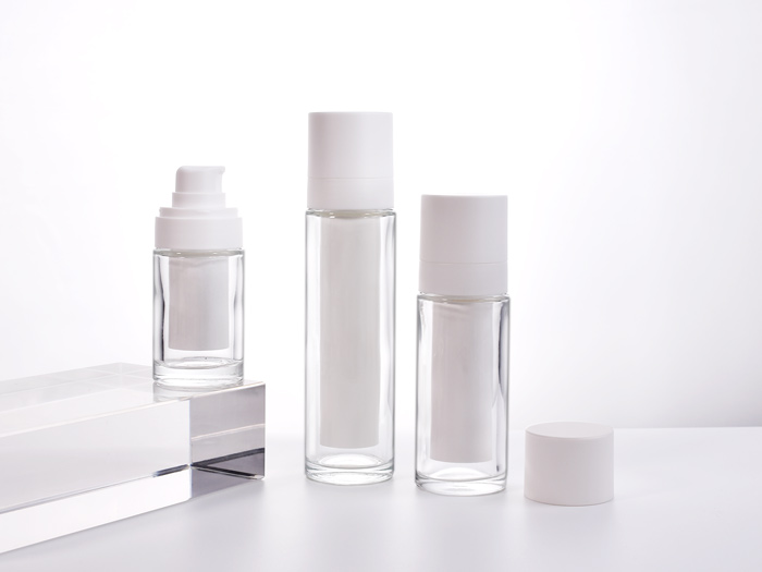 BA-RFG-D43 Premium Airless Refillable Glass Bottle With Pump 15ml 30ml 50ml as skincare packaging solution (1) Premium airless refillable glass bottle with pump, available in 15ml, 30ml, and 50ml sizes for skincare packaging