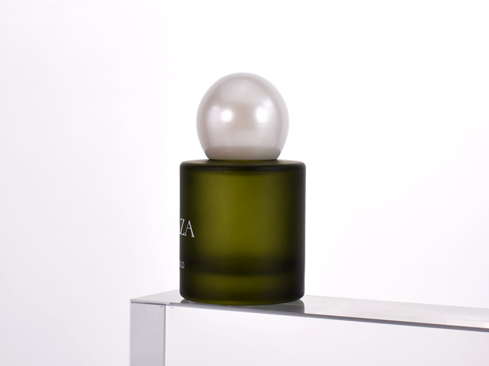 30ml cylinder round glass bottel with a ball-shape cap, as packaging for beauty oils