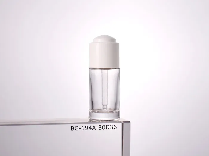 30ml Glass Makeup Bottles with Doe Foot as Innovative Foundation Bottles with Dual-use Makeup Pump
