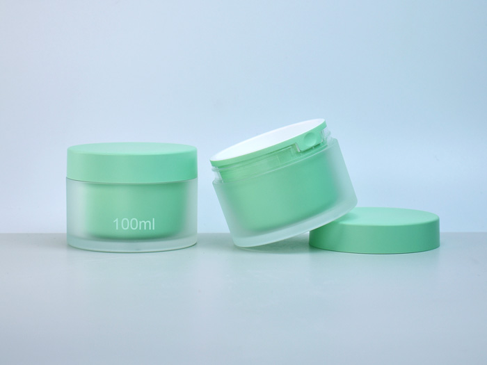 cylinder round plastic double wall cosmetic jar that is refillable